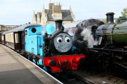 Thomas arrives at Wansford Wallpaper