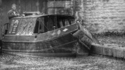 Narrowboat, Peak Forest Canal, Whaley Bridge, Derbyshire Wallpaper