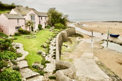 Pink House on Summerleaze Beach, Bude, Cornwall Wallpaper