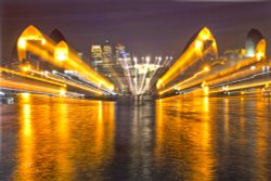 London on the Move Wallpaper