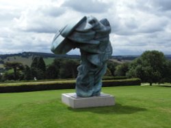 YORKSHIRE SCULPTURE PARK Wallpaper