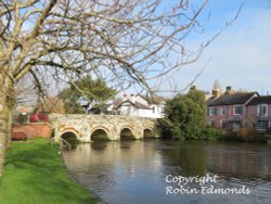 A nice day by the river in Christchurch Wallpaper