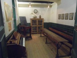 MUSEUM EXHIBITS Wallpaper