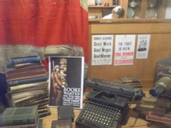 MUSEUM EXHIBITS Wallpaper