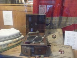 MUSEUM EXHIBITS Wallpaper