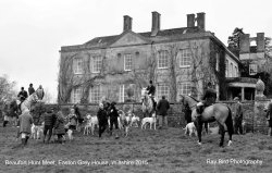 Beaufort Hunt Meet, Easton Grey House, Wiltshire 2015 Wallpaper