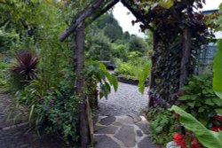 Salutation Garden, Sandwich Wallpaper