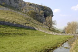 Kilnsey Crag, Wharfedale Wallpaper