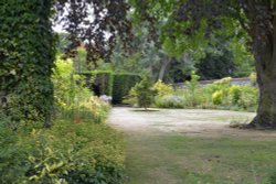 Salutation Garden, Sandwich Wallpaper