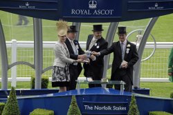 Royal Ascot - presentation to winning owner Wallpaper