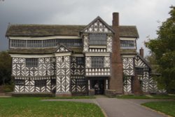 Little Moreton Hall, Cheshire Wallpaper