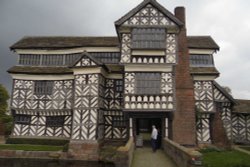Little Moreton Hall, Cheshire Wallpaper