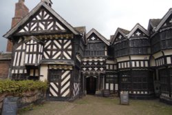 Little Moreton Hall, Cheshire Wallpaper