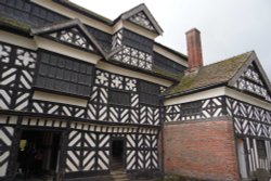 Little Moreton Hall, Cheshire Wallpaper