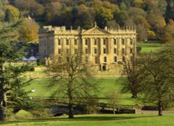 Chatsworth House in autumn Wallpaper