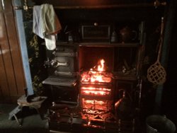 Workers cottage Wallpaper