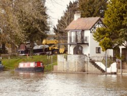 Bidford on Avon , house on the river  Avon Wallpaper