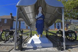 Lower Upnor - Arethusa figurehead Wallpaper