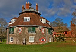 A la Ronde Wallpaper