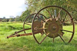 Tipton Saint John – Rusty instrument Wallpaper