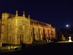 Full moon at Blythburgh Wallpaper
