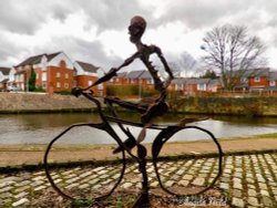 Sculpture, leeds liverpool canal