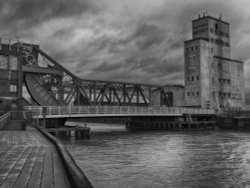 Bridge over the river hull Wallpaper
