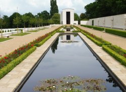 Pools at the Cambridge American Cemetery Wallpaper