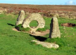 Men an Tol Wallpaper