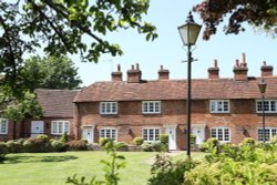Cottages opposite the French Horn, Sonning-on-Thames Wallpaper
