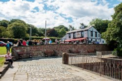 Sunny afrernoon at Eastham Ferry Wallpaper