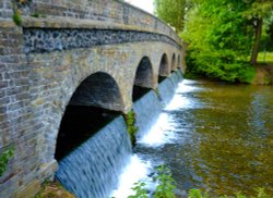 5 Arch Bridge on the River Cray Wallpaper