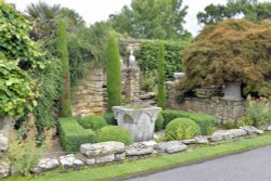 Italian Garden, Hever Castle Wallpaper