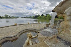 The Loggia Fountain, Hever Castle Wallpaper