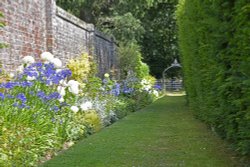 Hoveton Hall Garden Wallpaper