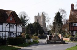 Upper Cross, East Hagbourne, with St. Andrew's Church in the background Wallpaper