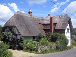 An beautiful Grade II listed Cruck cottage in Long Wittenham Wallpaper