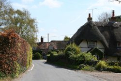 Thatched cottage in West Hagbourne (1) Wallpaper