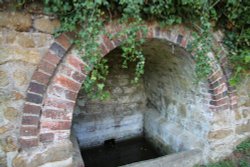 The town well in Wroxton Wallpaper