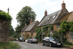 Local honey ironstone cottages in East End, Swerford Wallpaper