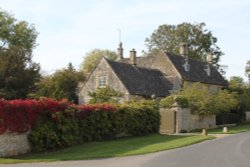 Virginia Creeper provides a lovely splash of colour to the stone of Taynton Wallpaper