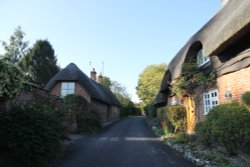 Traditional thatched cottages in Chaddleworth Wallpaper