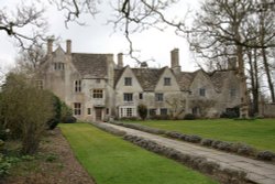 Avebury Manor House Wallpaper