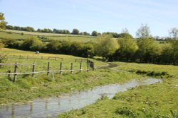 The diminutive River Og at Ogbourne St. Andrew Wallpaper