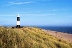 Spurn Point Beach & Lighthouse on the Yorkshire Coast Wallpaper
