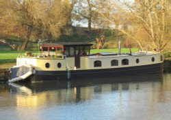 Dutch Barge, Wallingford Wallpaper