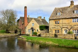 The Old Mill and Riverside Cottages at Lower Slaughter Wallpaper