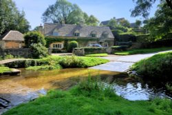 The House by the Eye Ford in Upper Slaughter Wallpaper