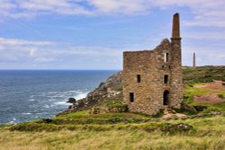 Old Tin mines on the Cliffs at Botallack Wallpaper