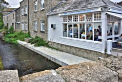 Seafood Bar by the Newlyn Coombe River Wallpaper